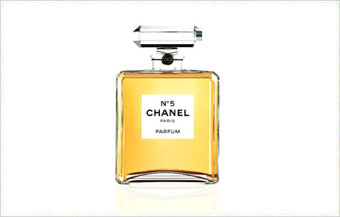 Выставка аромата Шанель N5