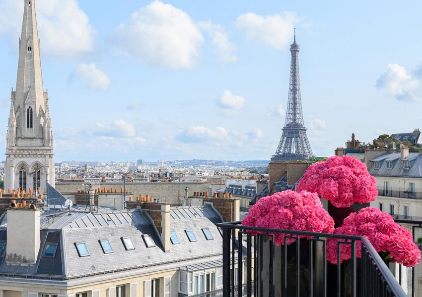 Париж признан самым дорогим городом мира