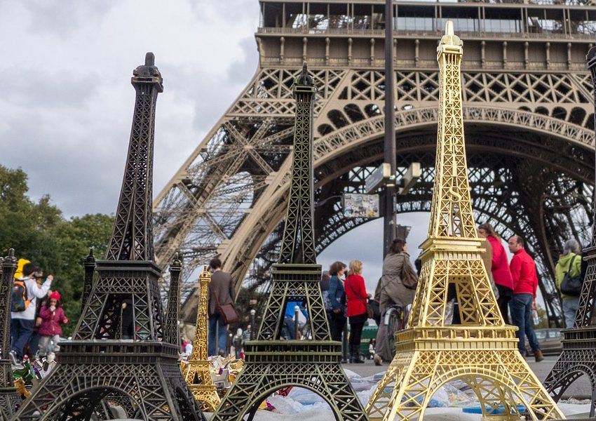 Власти Парижа против нелегальной уличной торговли