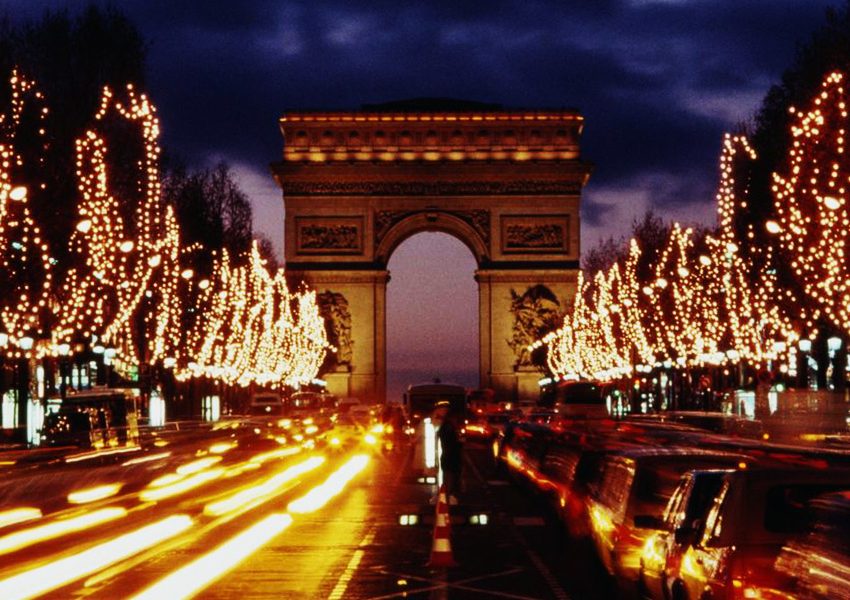 Париж встретил Новый 2012-й год