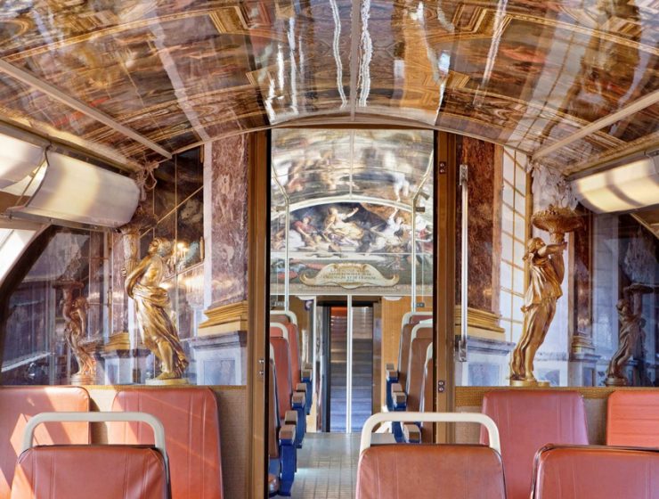 Версальский дворец в вагонах поезда